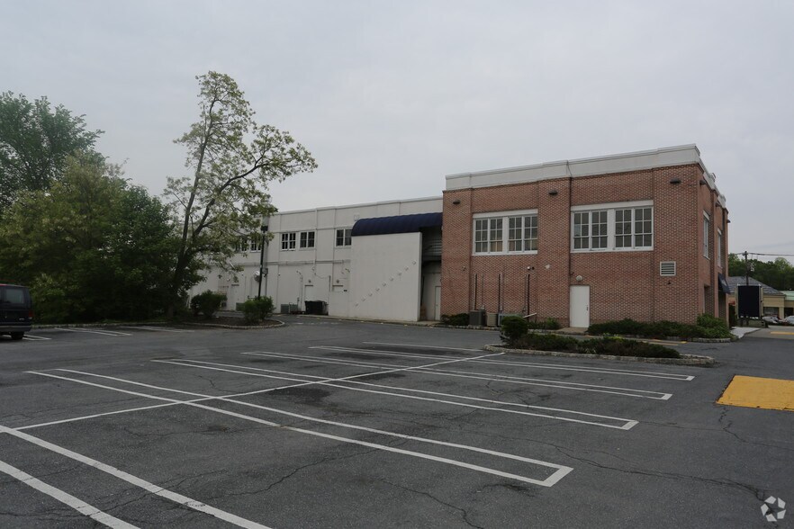 More Photos Of 555 Passaic Ave, West Caldwell Storefront Retail Office For Lease