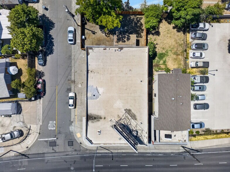 More Photos Of 3930 Broadway, Sacramento Freestanding For Sale