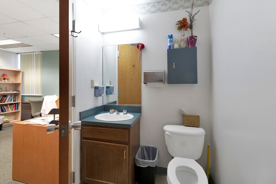 More Photos Of 2525 Harbor Blvd, Port Charlotte Medical For Lease