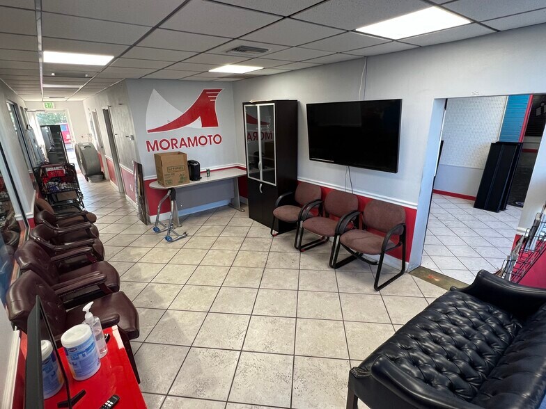 More Photos Of 7000 Park Blvd, Pinellas Park Freestanding For Lease