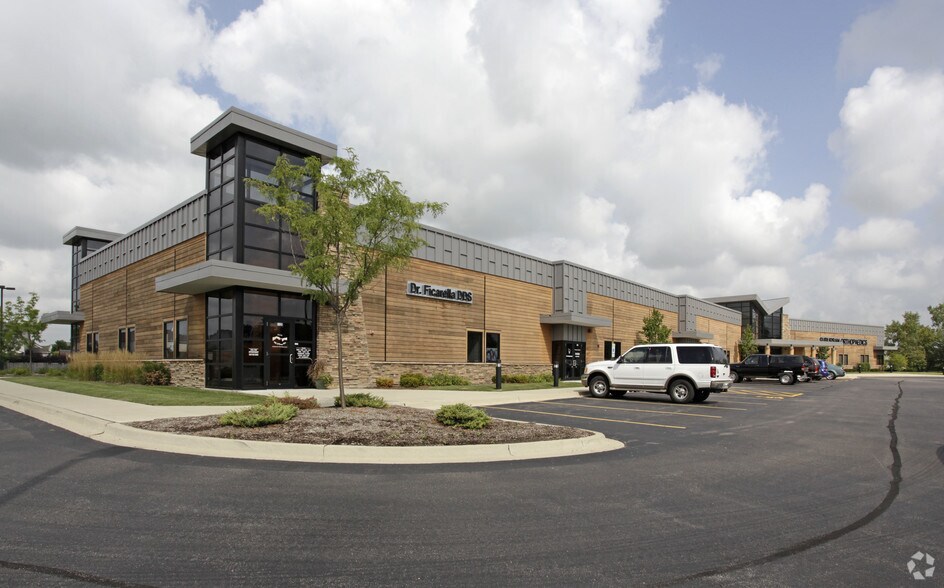 More Photos Of 1110-1124 Schick Rd, Bartlett Medical For Lease