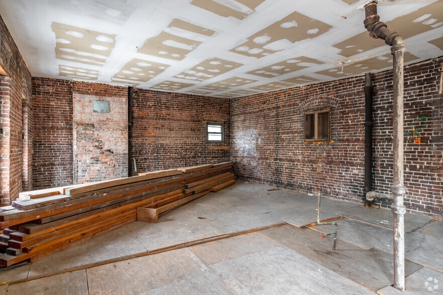 More Photos Of 177 Spring St, New York Apartments For Sale