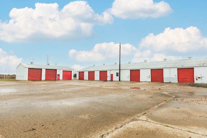 More Photos Of 2309 Zapata St, Freeport Warehouse For Lease