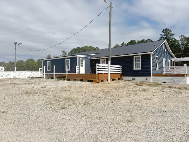 More Photos Of 411 Pea Ridge Rd, Eatonton Freestanding For Lease
