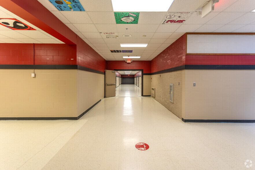 More Photos Of 132 1st Ave S, Motley Light Manufacturing For Sale