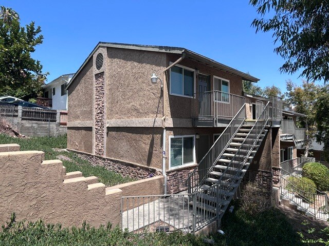 More Photos Of 4960-4970 Auburn Dr, San Diego Apartments For Sale