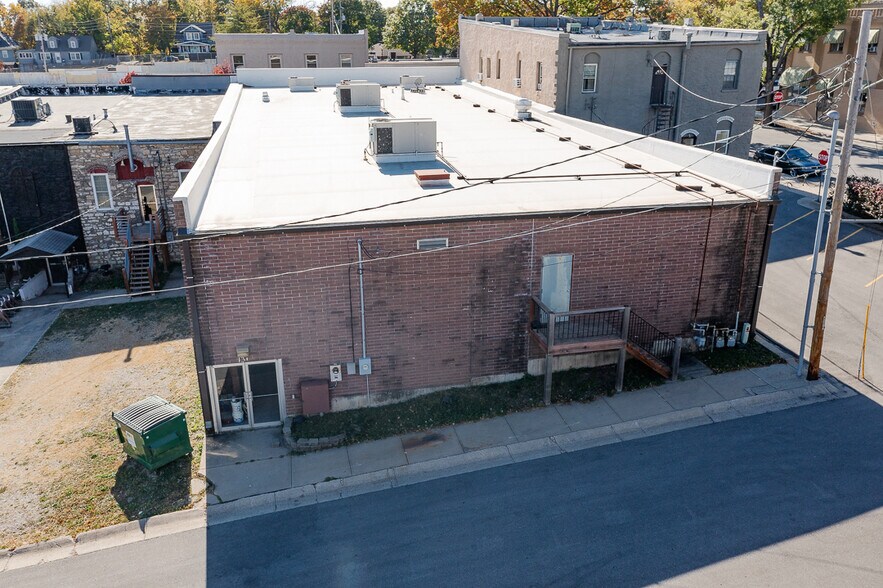 More Photos Of 133 Oak St, Bonner Springs Freestanding For Sale