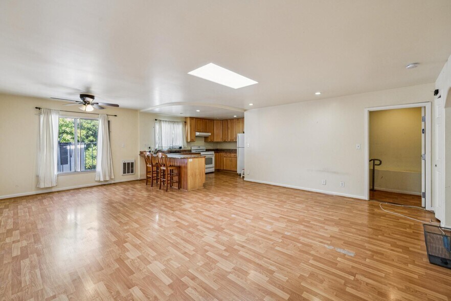 More Photos Of 9 Grace St, San Francisco Warehouse For Sale