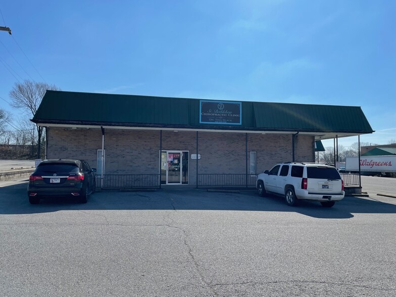 More Photos Of 2121 Wilma Rudolph Blvd, Clarksville General Retail For Lease