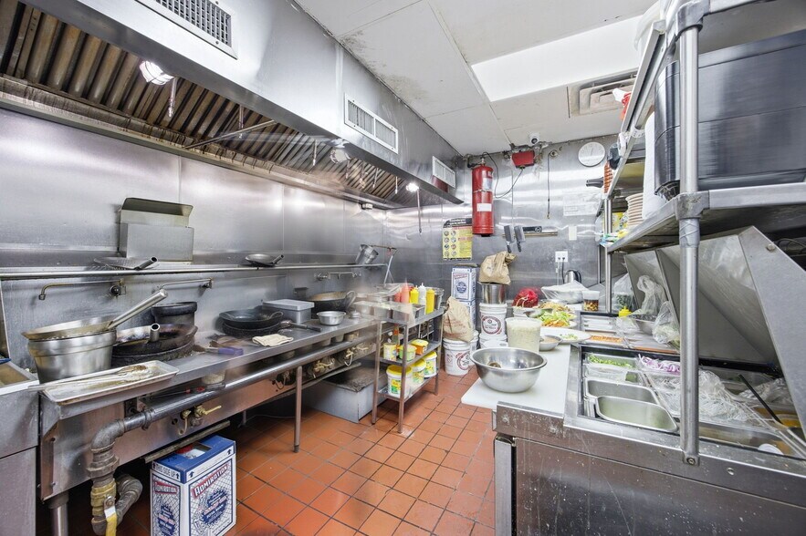 More Photos Of 136-21 41st Ave, Flushing Storefront Retail Office For Sale