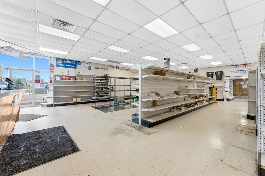 More Photos Of 534 Virginia Ave, Fairmont Freestanding For Sale