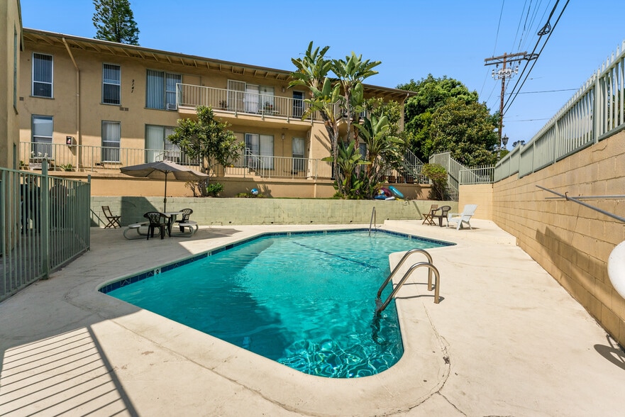 More Photos Of 2131 N Cahuenga Blvd, Los Angeles Apartments For Sale