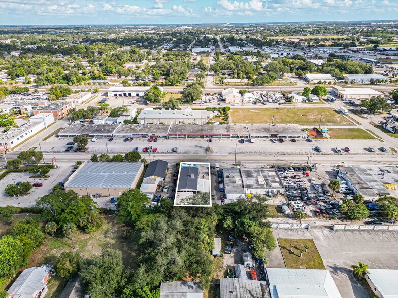 More Photos Of 2242 Fowler St, Fort Myers Service For Sale