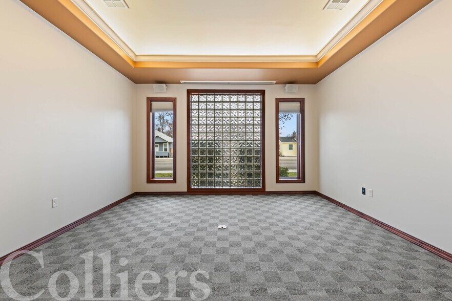 More Photos Of 2313 W Overland Rd, Boise Office For Sale