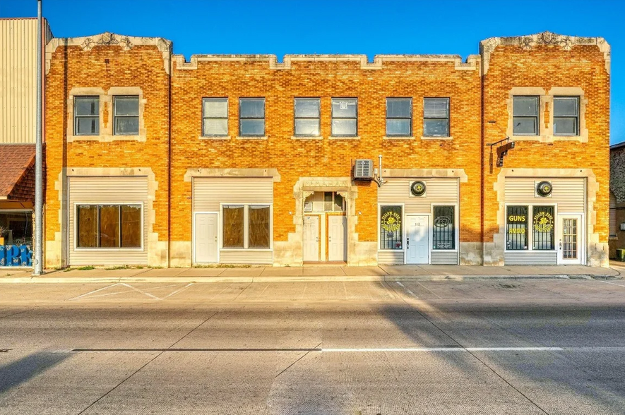 Primary Photo Of 113 S Main St, Altus Storefront For Sale