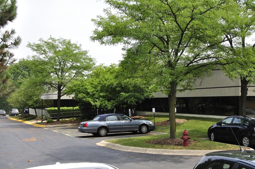 More Photos Of 1251 N Plum Grove Rd, Schaumburg Office For Lease