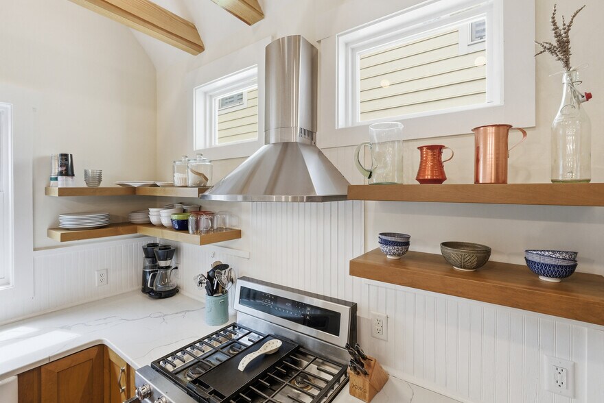 More Photos Of 119 N Davis St, Southport Hospitality For Sale