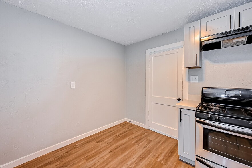 More Photos Of 6420 Conley St, Houston Apartments For Sale