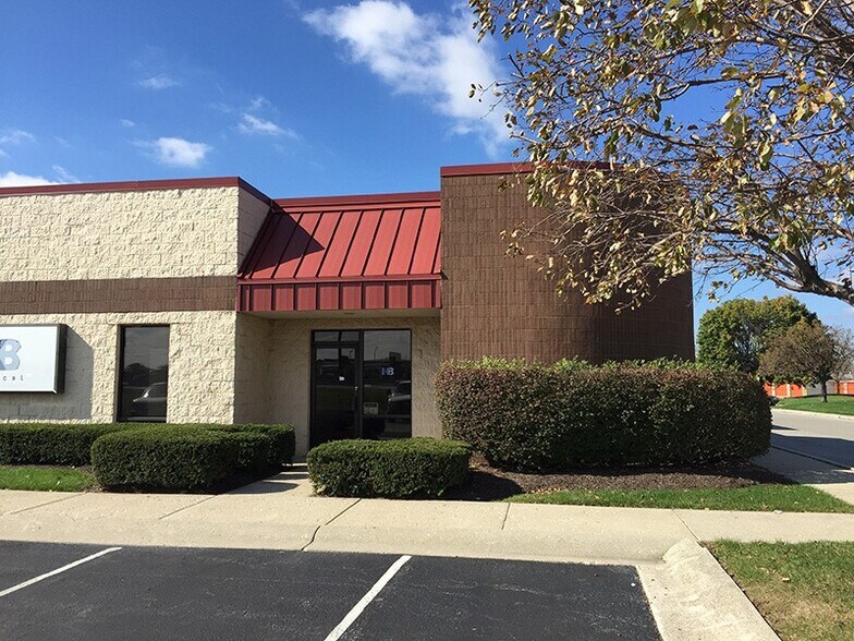 More Photos Of 8455 Castlewood Dr, Indianapolis Unknown For Lease