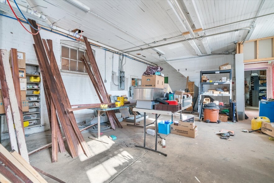 More Photos Of 102 S Richmond St, Fleetwood Warehouse For Sale