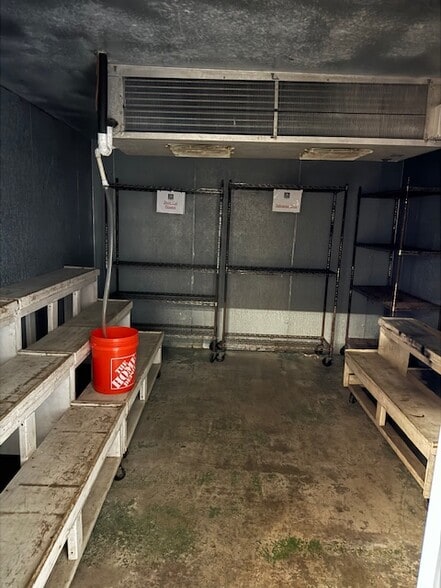 More Photos Of 407-413 E 19th St, Bakersfield Storefront For Sale