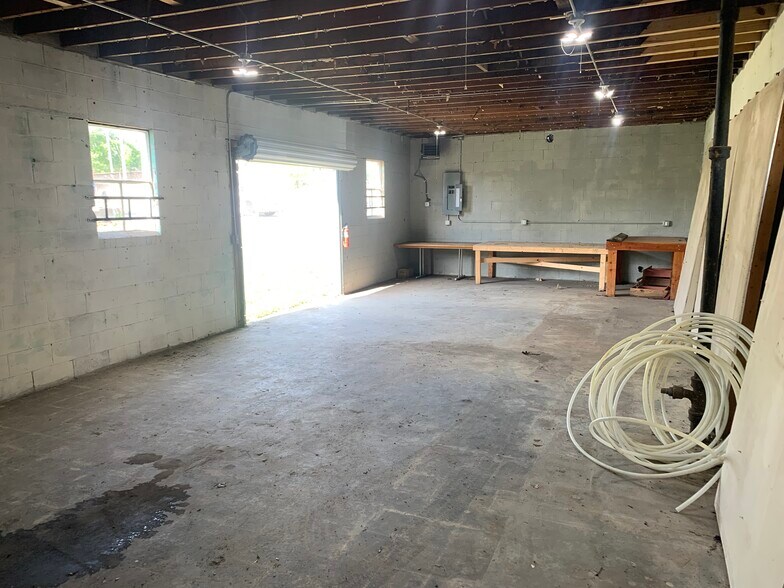 More Photos Of 100 E Saint Louis Ave, East Alton Light Distribution For Lease