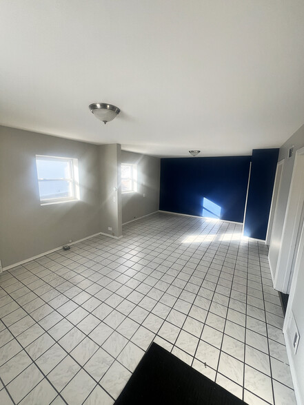 More Photos Of 427 E Golf Rd, Des Plaines Industrial For Sale