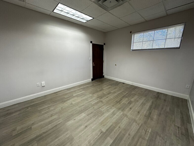 More Photos Of 165 Sabal Palm Dr, Longwood Medical For Lease