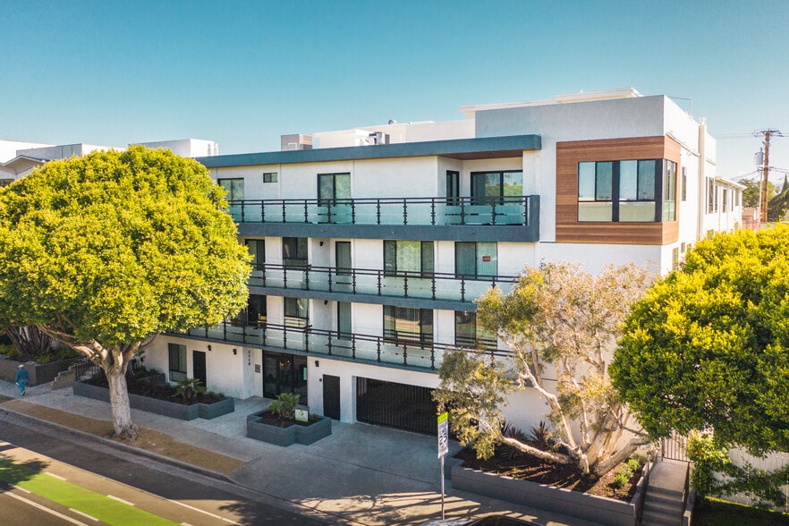 Primary Photo Of 1115 14th St, Santa Monica Apartments For Sale