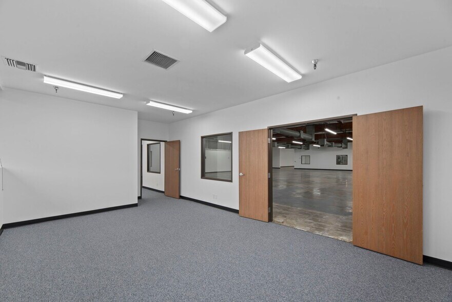 More Photos Of 1761-1765 W Oak St, Torrance Warehouse For Lease
