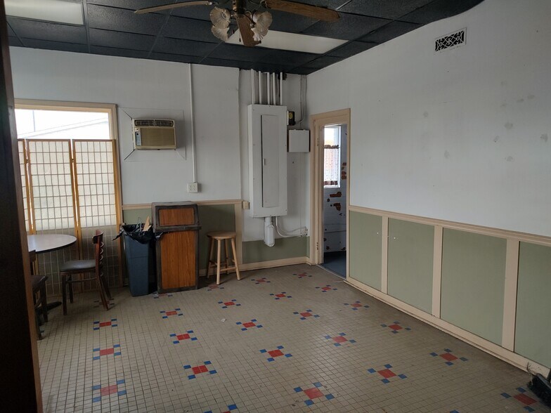 More Photos Of 2106 S Union Ave, Alliance Freestanding For Sale