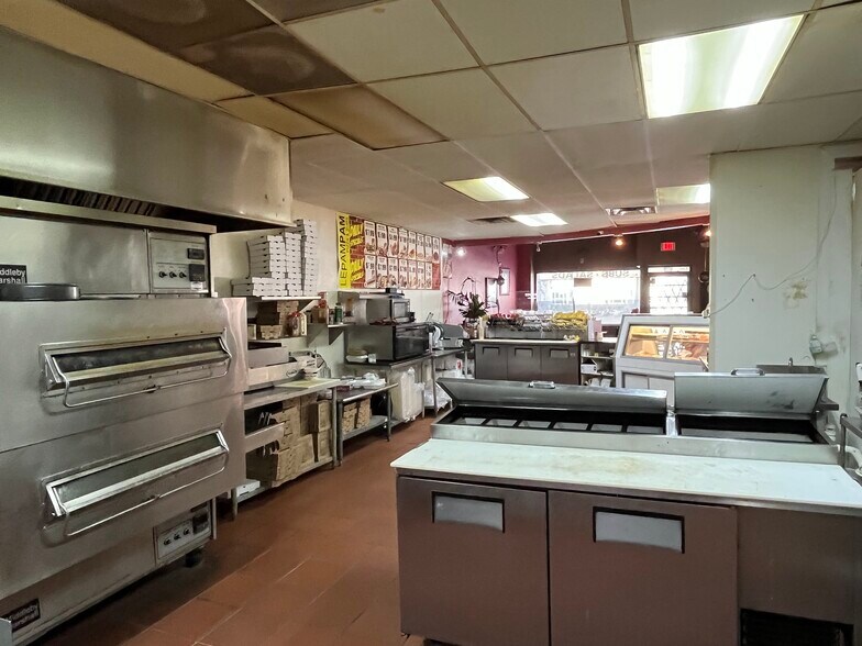More Photos Of 901 Madison Ave, Toledo Storefront Retail Residential For Lease