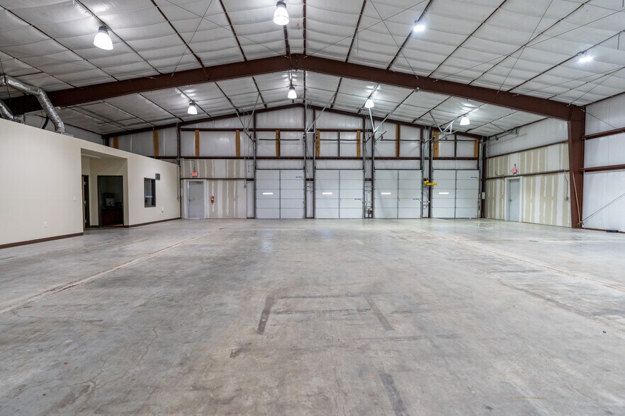 More Photos Of 113 Bufkin Ln, Lockhart Refrigeration Cold Storage For Lease