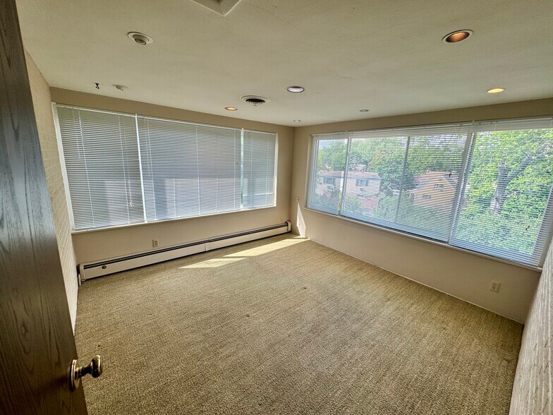 More Photos Of 5856 Glenway Ave, Cincinnati Medical For Lease