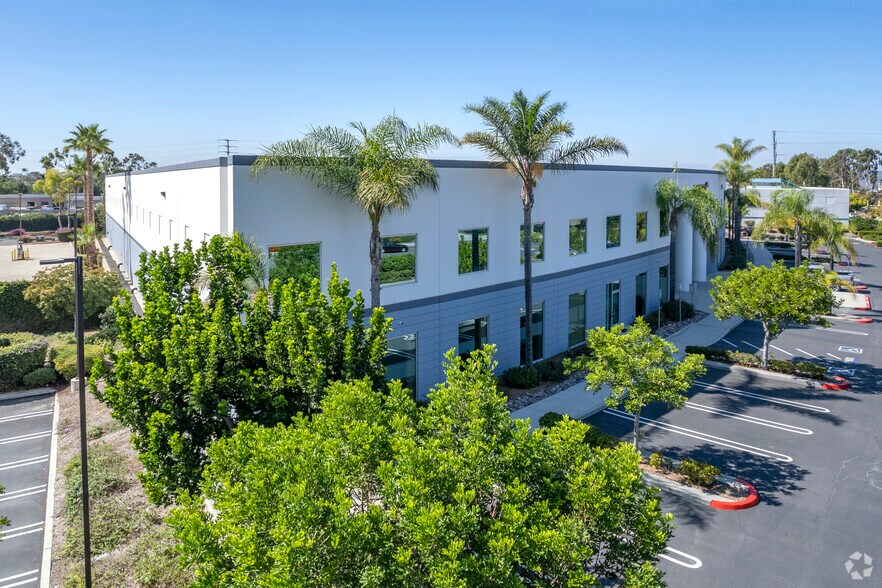 More Photos Of 13955 Stowe Dr, Poway Warehouse For Lease