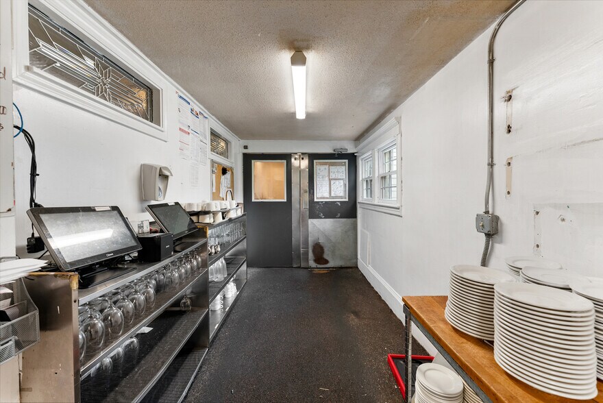 More Photos Of 135 Cooper St, Agawam Specialty For Sale