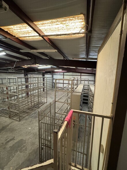 More Photos Of 8717 Windswept Ln, Houston Warehouse For Lease