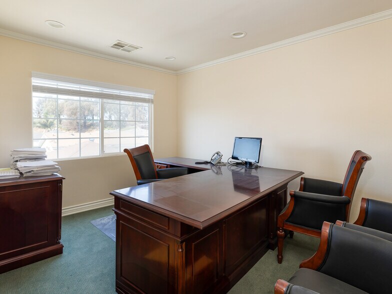 More Photos Of 4701 W Imperial Hwy, Inglewood Loft Creative Space For Sale