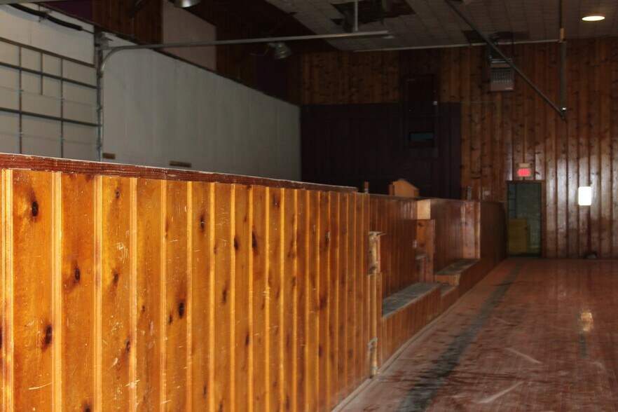 More Photos Of 1871 Elm, Waynoka Sports And Entertainment For Sale