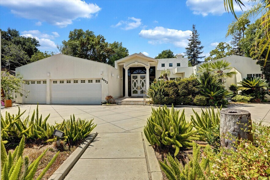 Primary Photo Of 4623 Hayvenhurst Ave, Encino Apartments For Sale