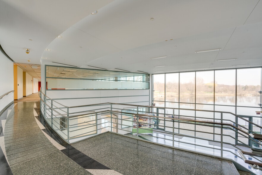 More Photos Of 2275 Cabot Dr, Lisle Office For Lease