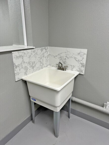 More Photos Of 343-345 W 9th St, Santa Rosa Warehouse For Sale