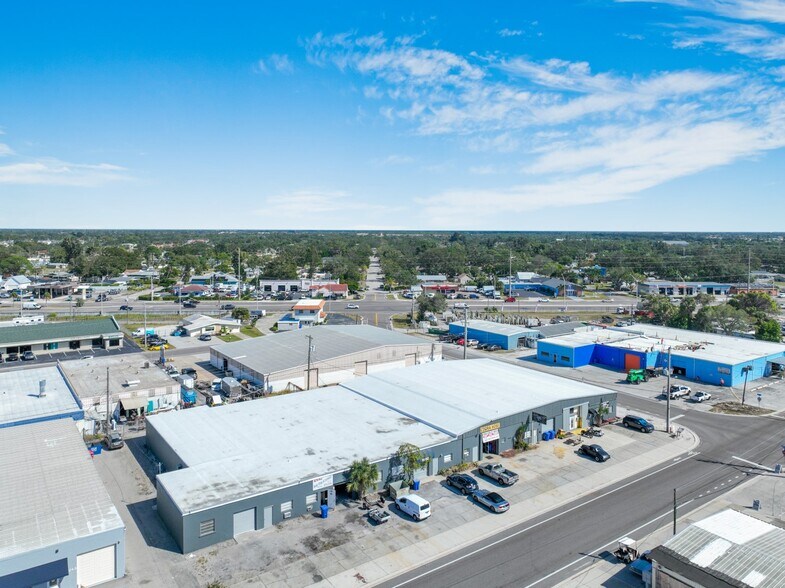 More Photos Of 249-261 Warfield Ave, Venice Service For Lease