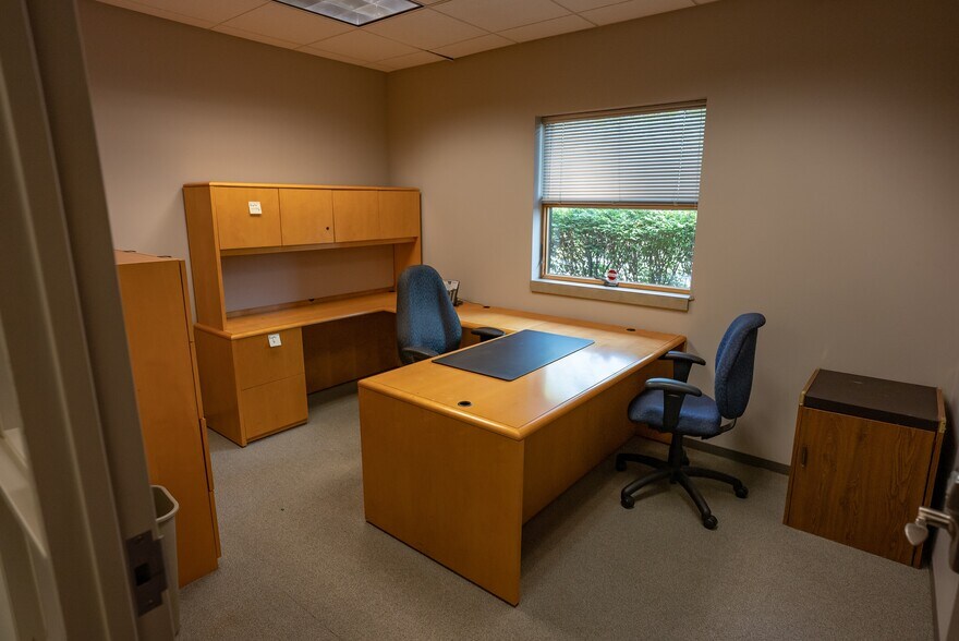 More Photos Of 320 Bilmar Dr, Pittsburgh Office For Sale