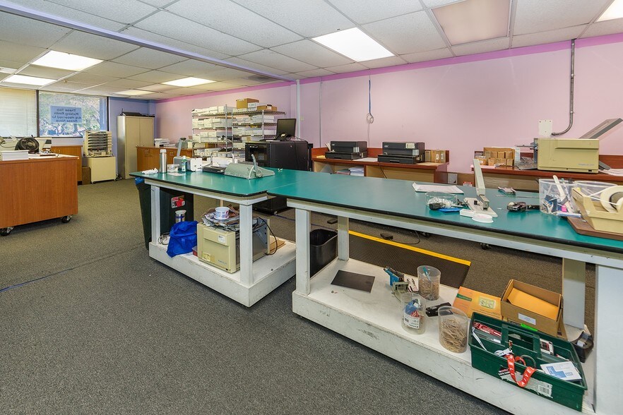 More Photos Of 2435 Military Ave, Los Angeles Office For Lease