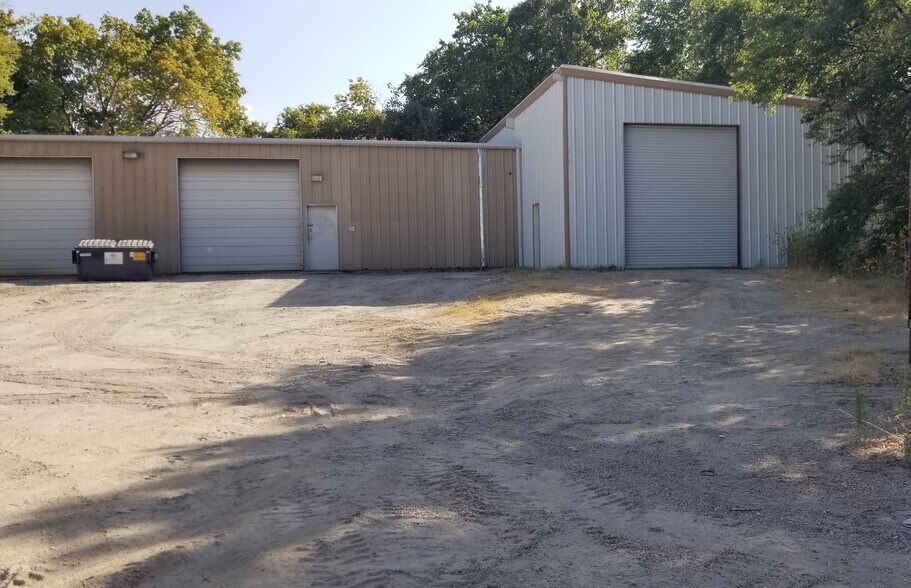 Primary Photo Of 208 Howard Rd, Waxahachie Auto Repair For Lease