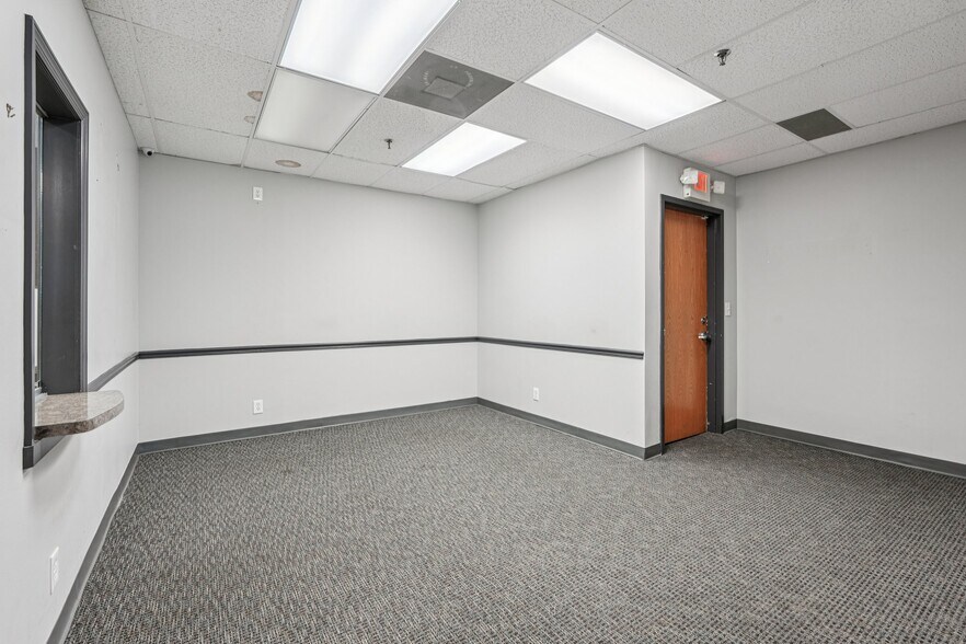 More Photos Of 970 N Broadway, Yonkers Medical For Lease