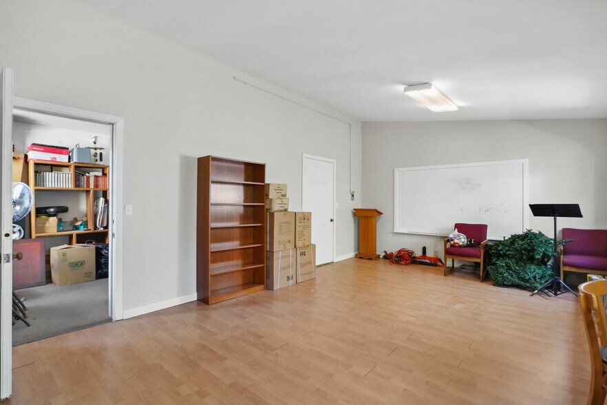 More Photos Of 317 W Palmer Ave, Glendale Religious Facility For Sale