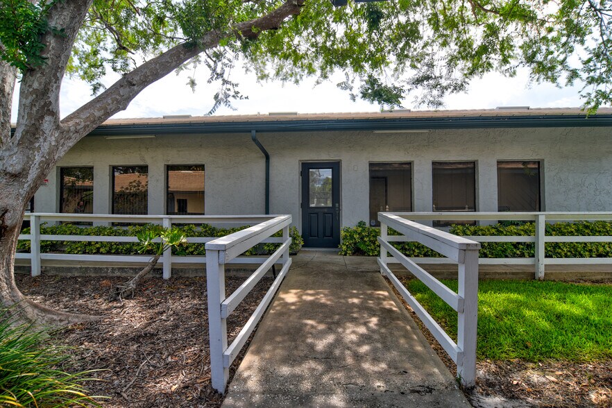 More Photos Of 3275 66th St N, Saint Petersburg Medical For Sale