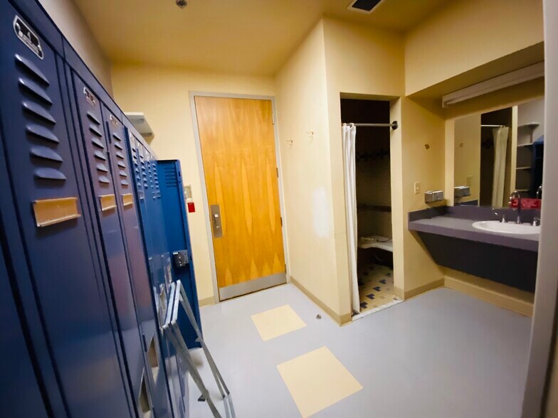 More Photos Of 404 Hall of Fame Dr, Lake City Medical For Lease